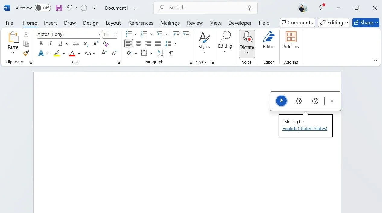 Giao diện Microsoft Word hiển thị công cụ đọc chính tả đang hoạt động và nút 'Dictate' trên thanh công cụ.