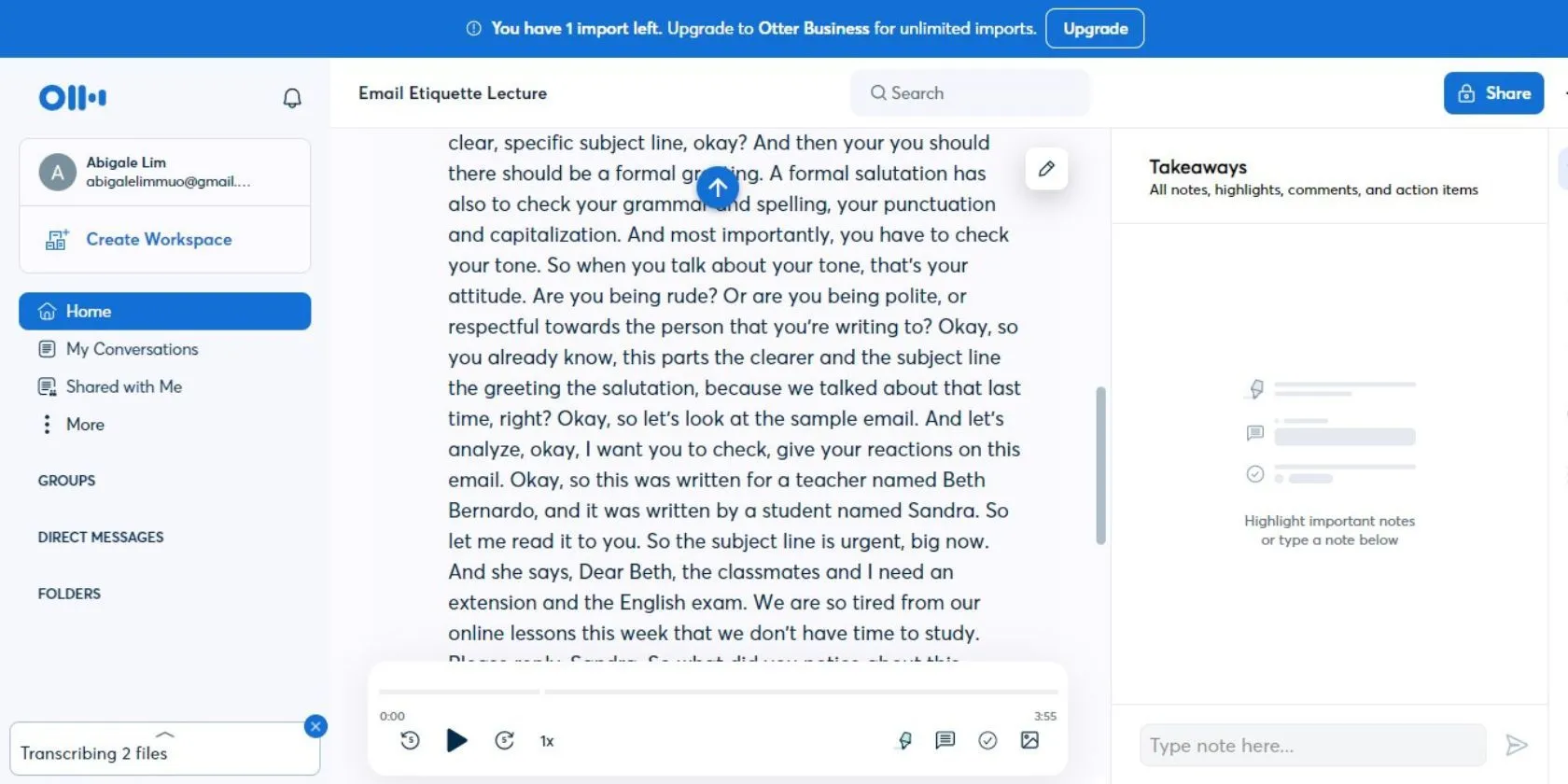 Giao diện Otter.ai hiển thị mẫu phiên âm video với tính năng nhận diện người nói tự động