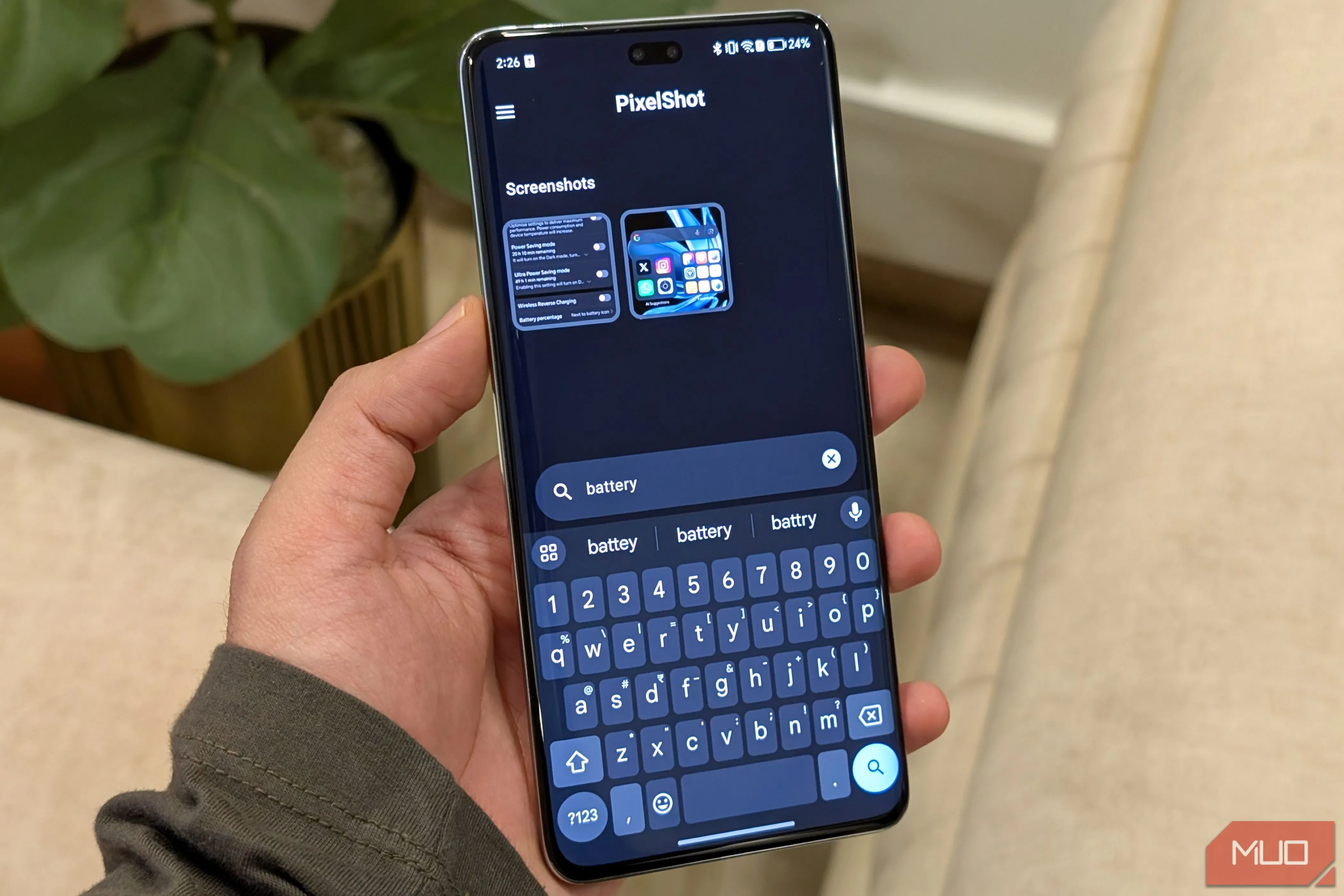 Giao diện PixelShot hiển thị kết quả tìm kiếm ảnh chụp màn hình liên quan đến pin