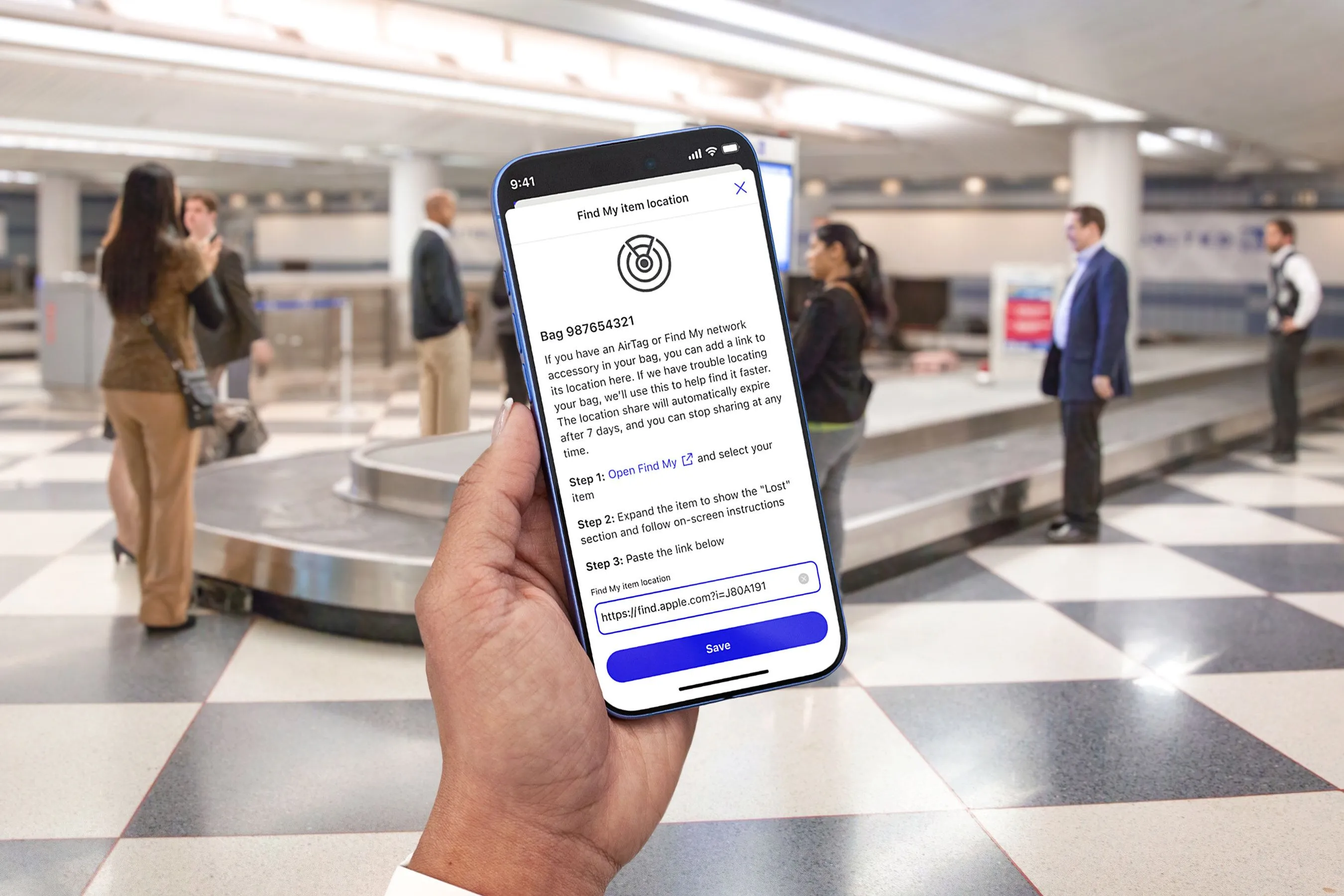 Giao diện tích hợp AirTag trong ứng dụng United Airlines, hiển thị vị trí hành lý trên bản đồ