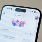 Giao diện tìm kiếm trong ứng dụng Google với biểu tượng Gemini AI trên iPhone 15 Pro Max