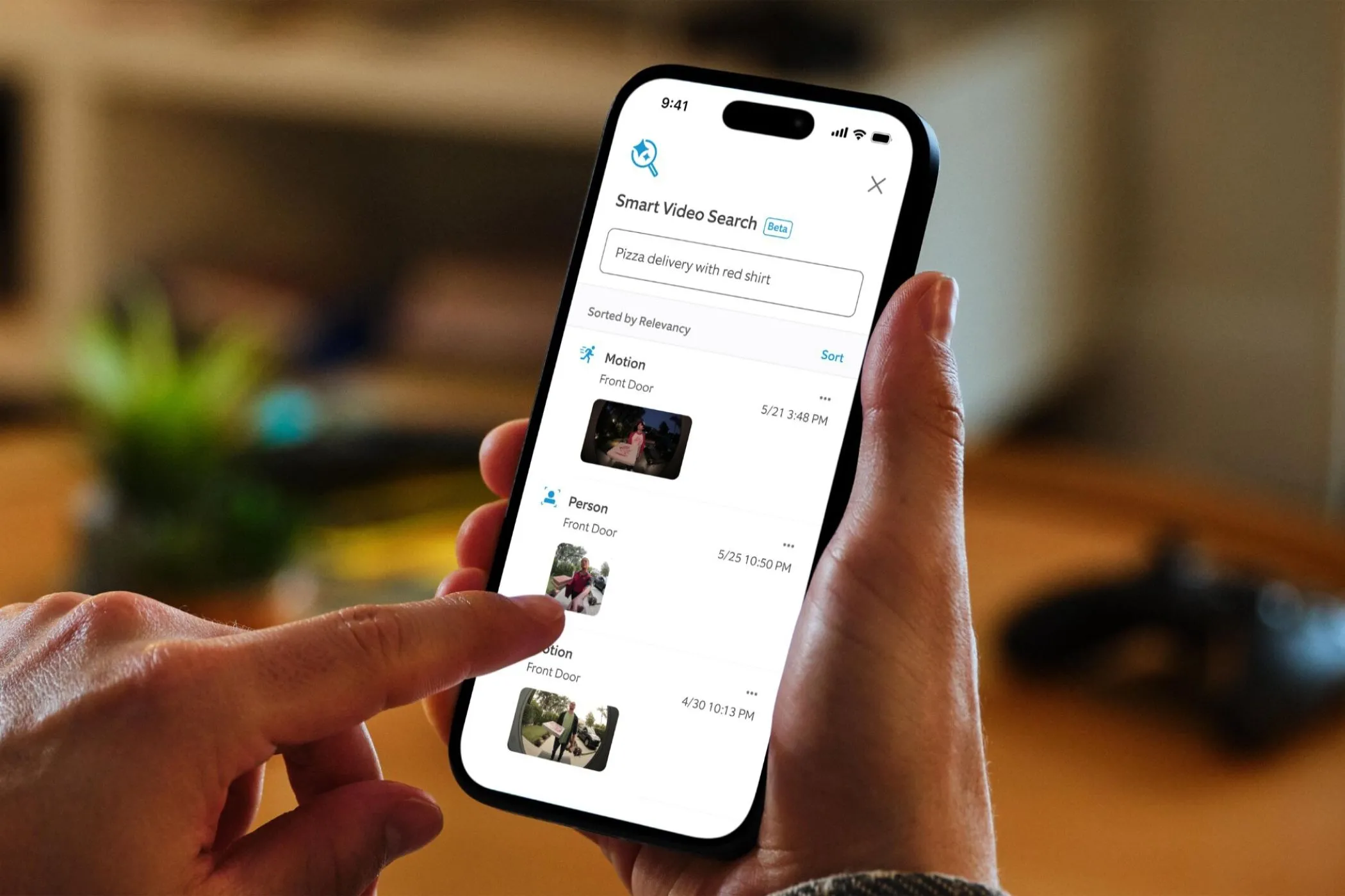 Giao diện tìm kiếm video thông minh của chuông cửa Ring, hiển thị khả năng giám sát và nhận diện chuyển động để bảo vệ bưu phẩm.