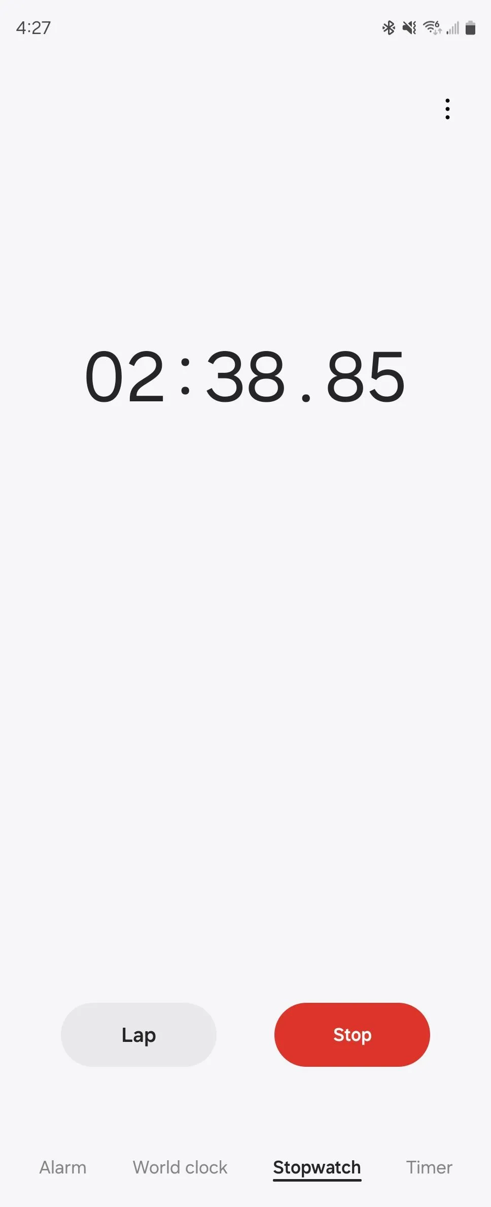 Giao diện tính năng bấm giờ (Stopwatch) trong ứng dụng Đồng hồ trên điện thoại Galaxy Z Fold.