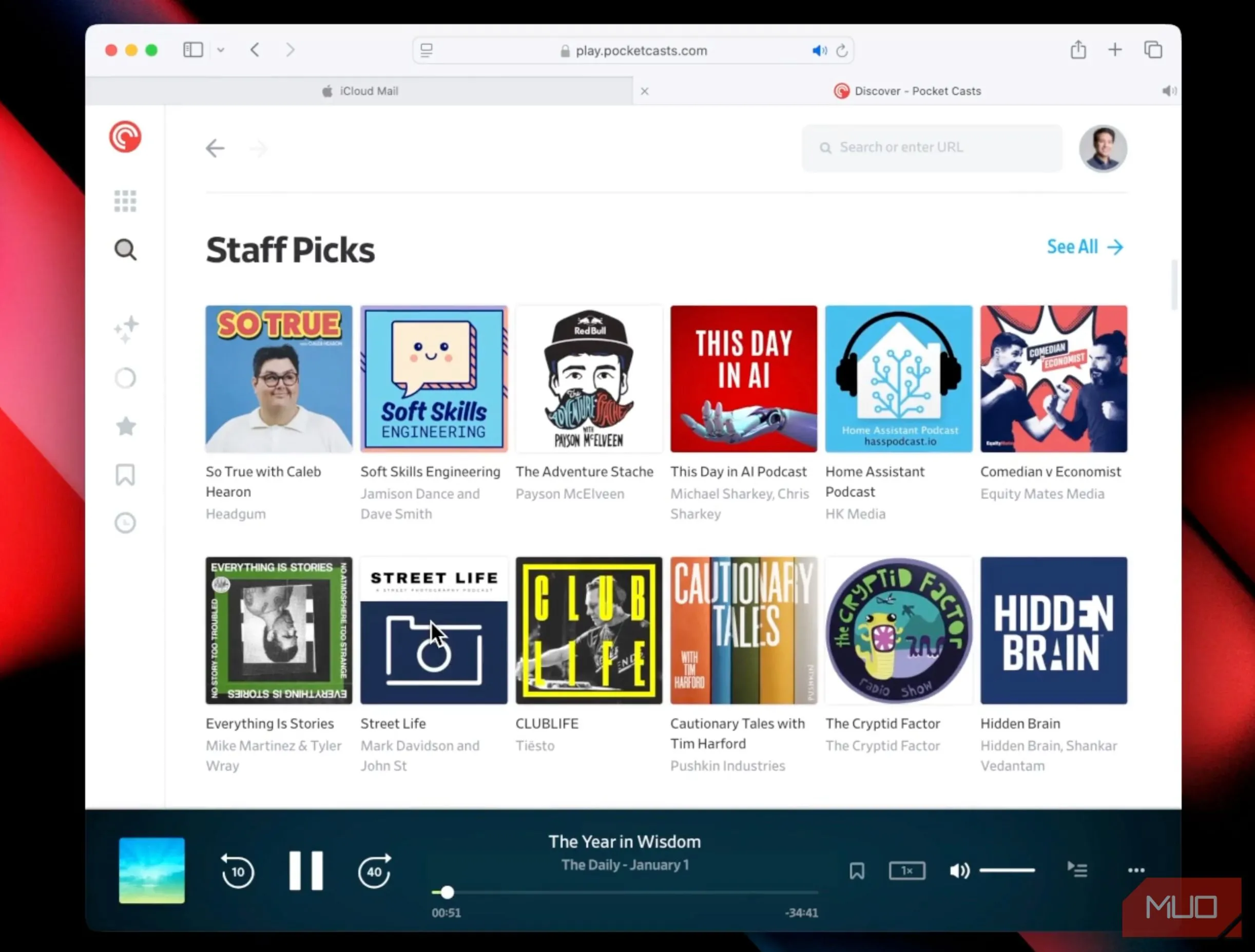 Giao diện trình phát web Pocket Casts với các tùy chọn điều khiển và thư viện podcast