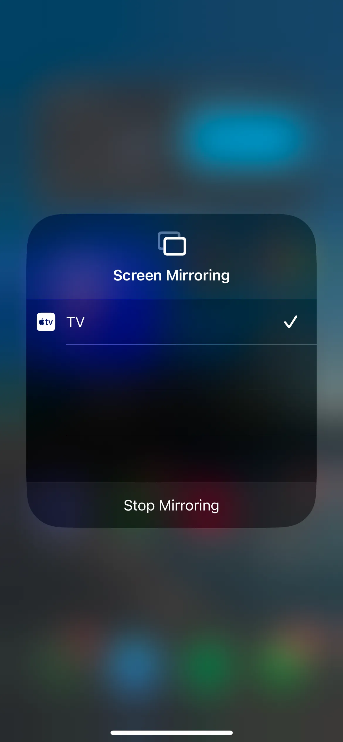 Giao diện tùy chọn Phản chiếu màn hình trong Trung tâm điều khiển iPhone, hiển thị Apple TV để kết nối