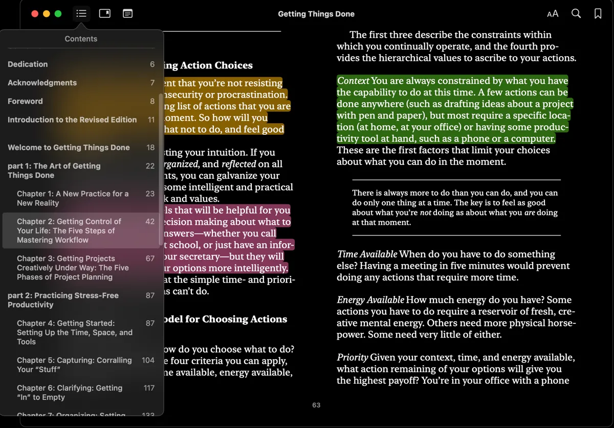 Giao diện ứng dụng Apple Books hiển thị cuốn sách 'Getting Things Done' với các phần được tô sáng, minh họa cho việc ghi chú khi đọc