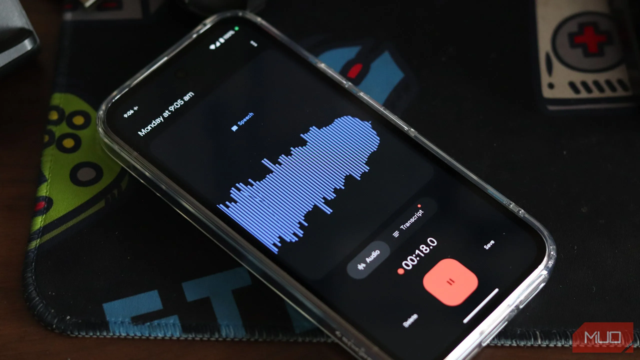 Giao diện ứng dụng Google Recorder trên Pixel 9a, minh họa tính năng ghi âm và chép lời theo thời gian thực.