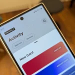 Giao diện ứng dụng Privacy hiển thị các thẻ thanh toán ảo được tạo trên điện thoại Samsung Galaxy Z Fold 6.