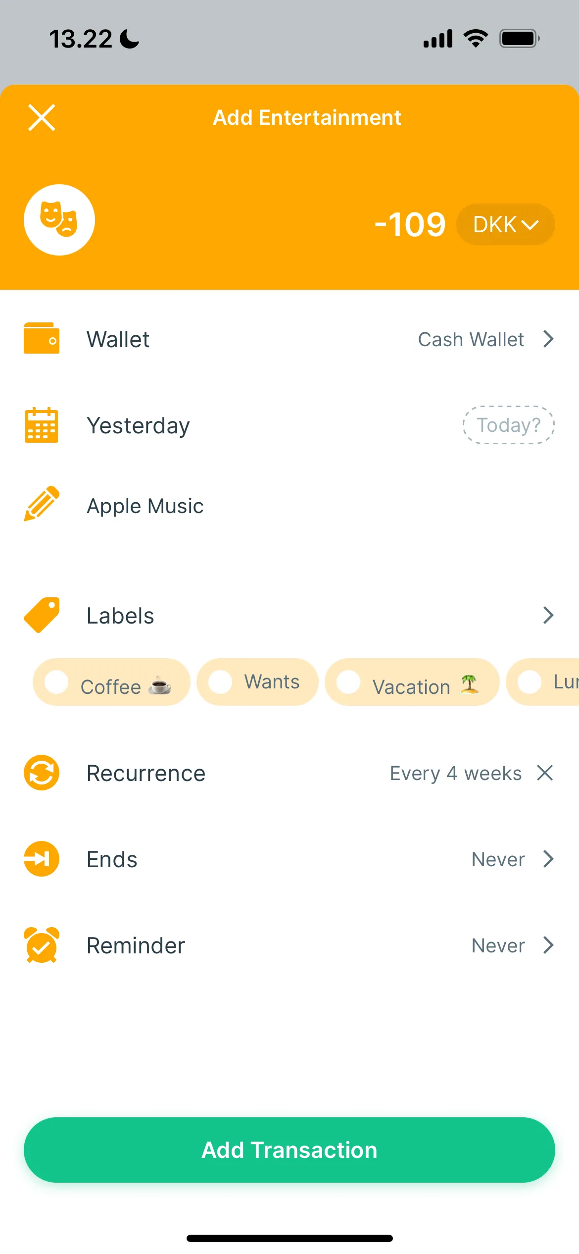 Giao diện ứng dụng quản lý chi tiêu Spendee trên iOS hiển thị các khoản mục chi phí được sắp xếp khoa học