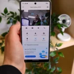 Giao diện ứng dụng Tapo camera an ninh trên điện thoại Android cũ đang được cầm tay