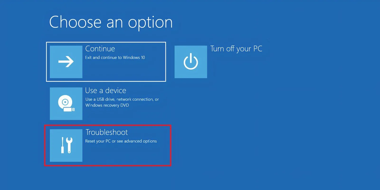 Giao diện Windows Recovery Environment với tùy chọn Troubleshoot được chọn