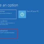 Giao diện Windows Recovery Environment (WinRE) với tùy chọn Troubleshoot được chọn để khắc phục lỗi đăng nhập.