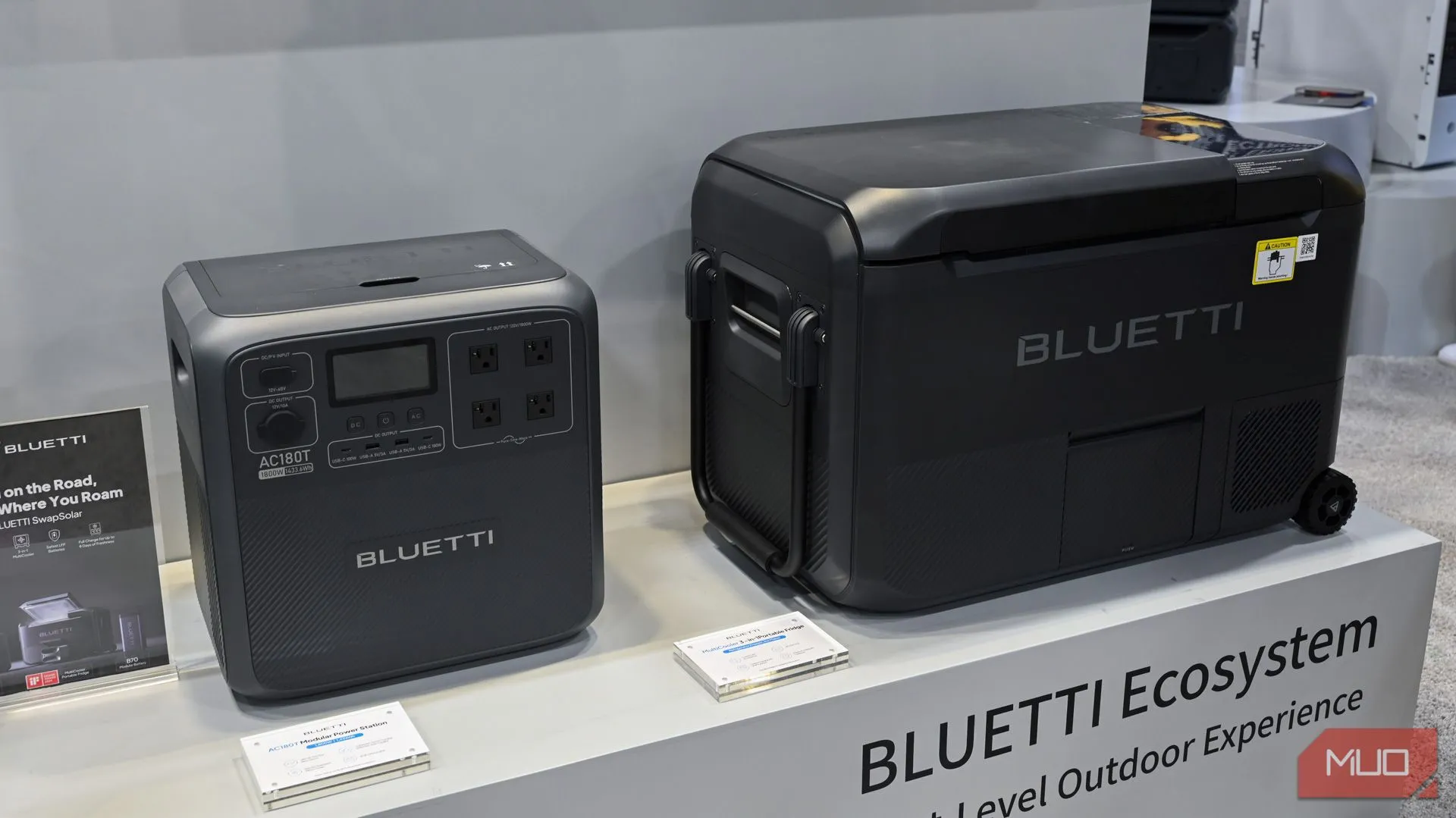 Hệ thống Bluetti SwapSolar gồm trạm điện di động AC180T và tủ lạnh MultiCooler.