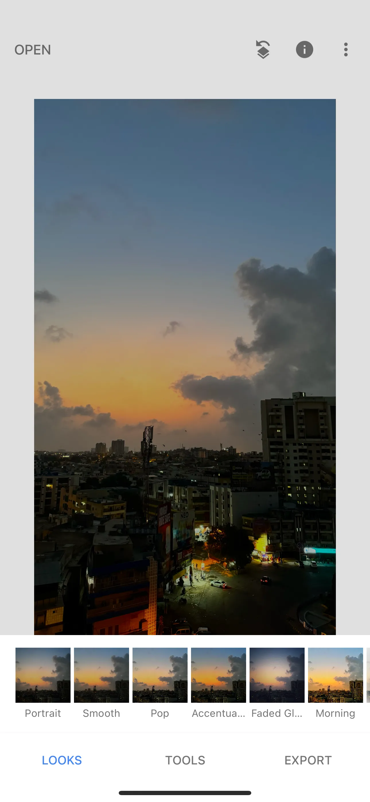 Hình ảnh đang mở trong trình chỉnh sửa Snapseed của Google