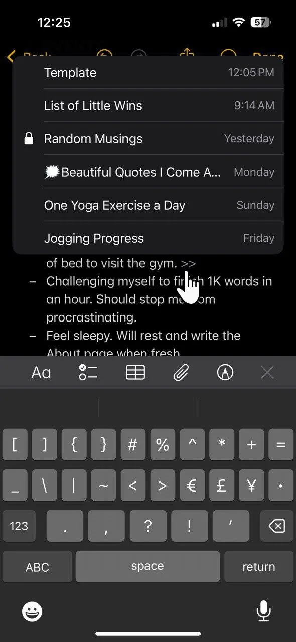 Hình ảnh thể hiện các ghi chú trong Apple Notes được liên kết với nhau và gắn thẻ để dễ dàng theo dõi và tìm kiếm thông tin theo chủ đề.