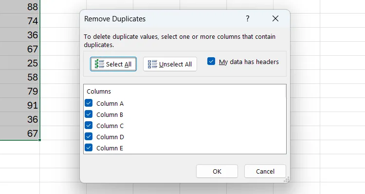 Hộp thoại Remove Duplicates hiển thị các cột để xác định dữ liệu trùng.