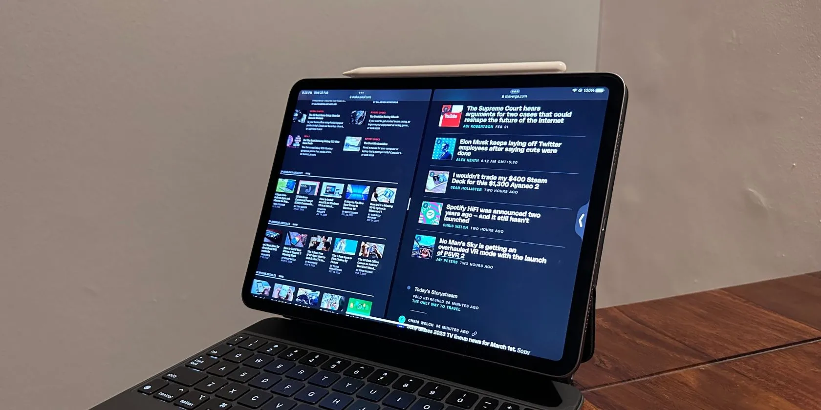 iPad Pro hiển thị chế độ chia đôi màn hình (Split View) với hai ứng dụng chạy song song
