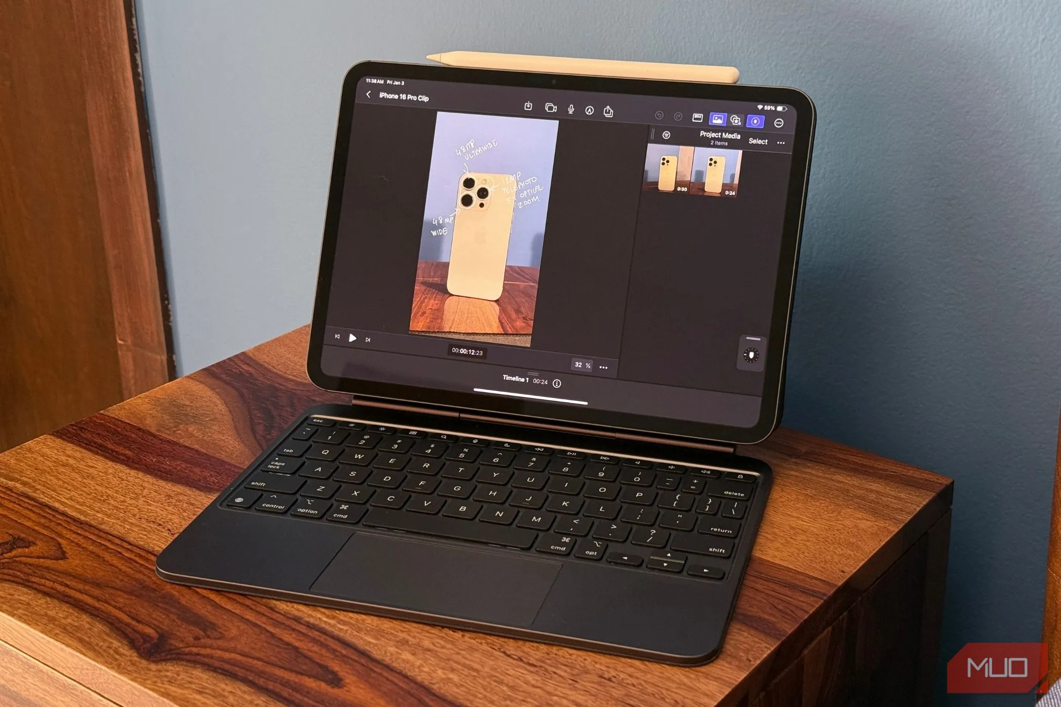 iPad Pro trên Magic Keyboard với ứng dụng chỉnh sửa video, gợi mở chi phí sở hữu và bảo trì cao