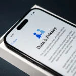 iPhone 14 Pro hiển thị màn hình cài đặt quyền riêng tư, minh họa khả năng bảo mật dữ liệu của iOS.