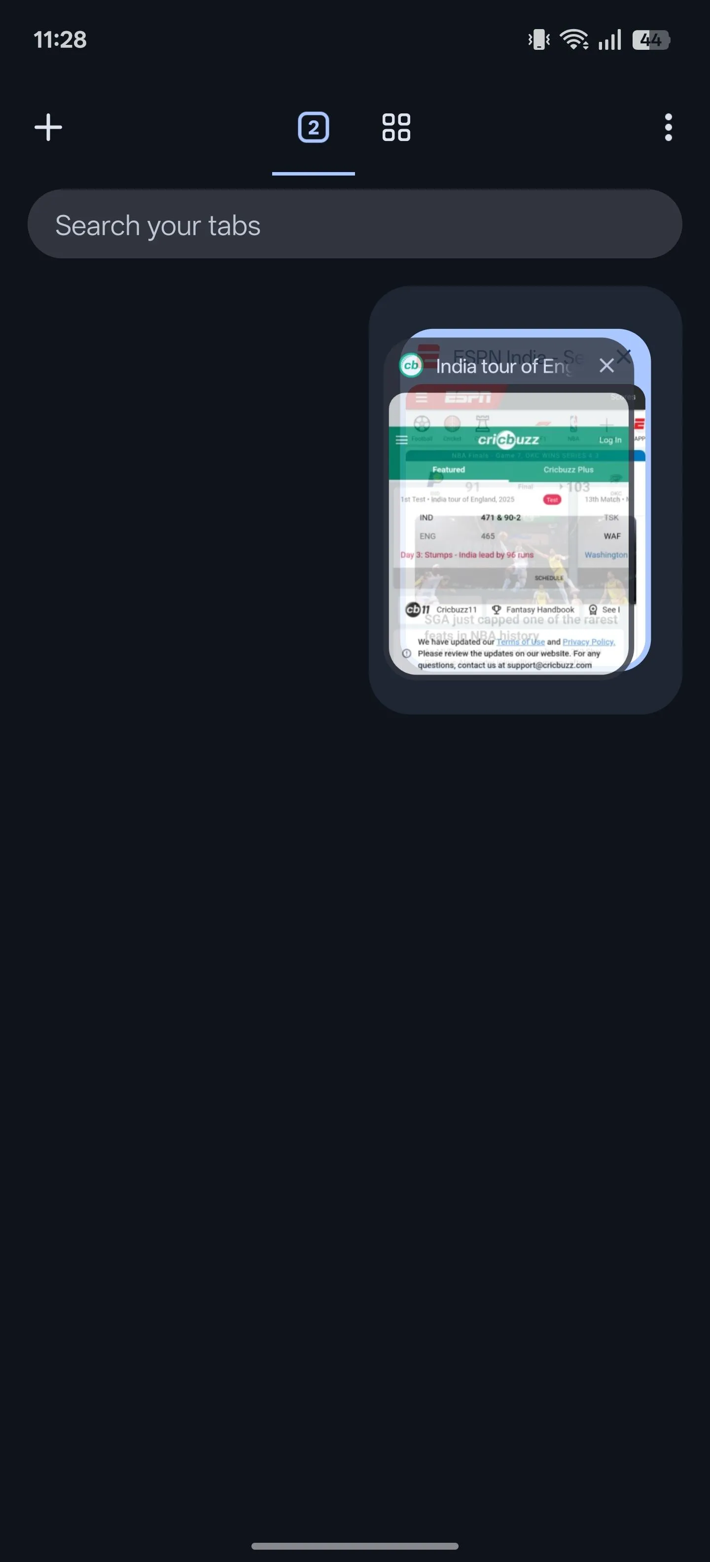 Kéo thả một tab lên tab khác để tạo nhóm tab mới trong Chrome trên thiết bị Android
