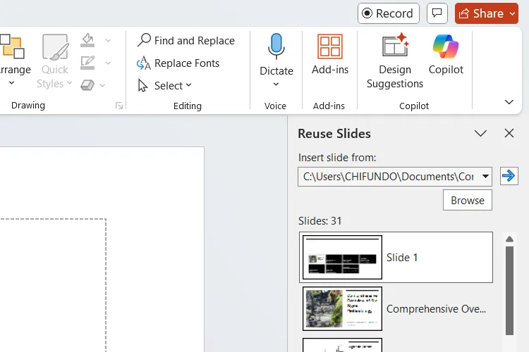 Khung &quot;Reuse Slides&quot; (Tái sử dụng slide) giúp nhập slide từ các bài thuyết trình khác.