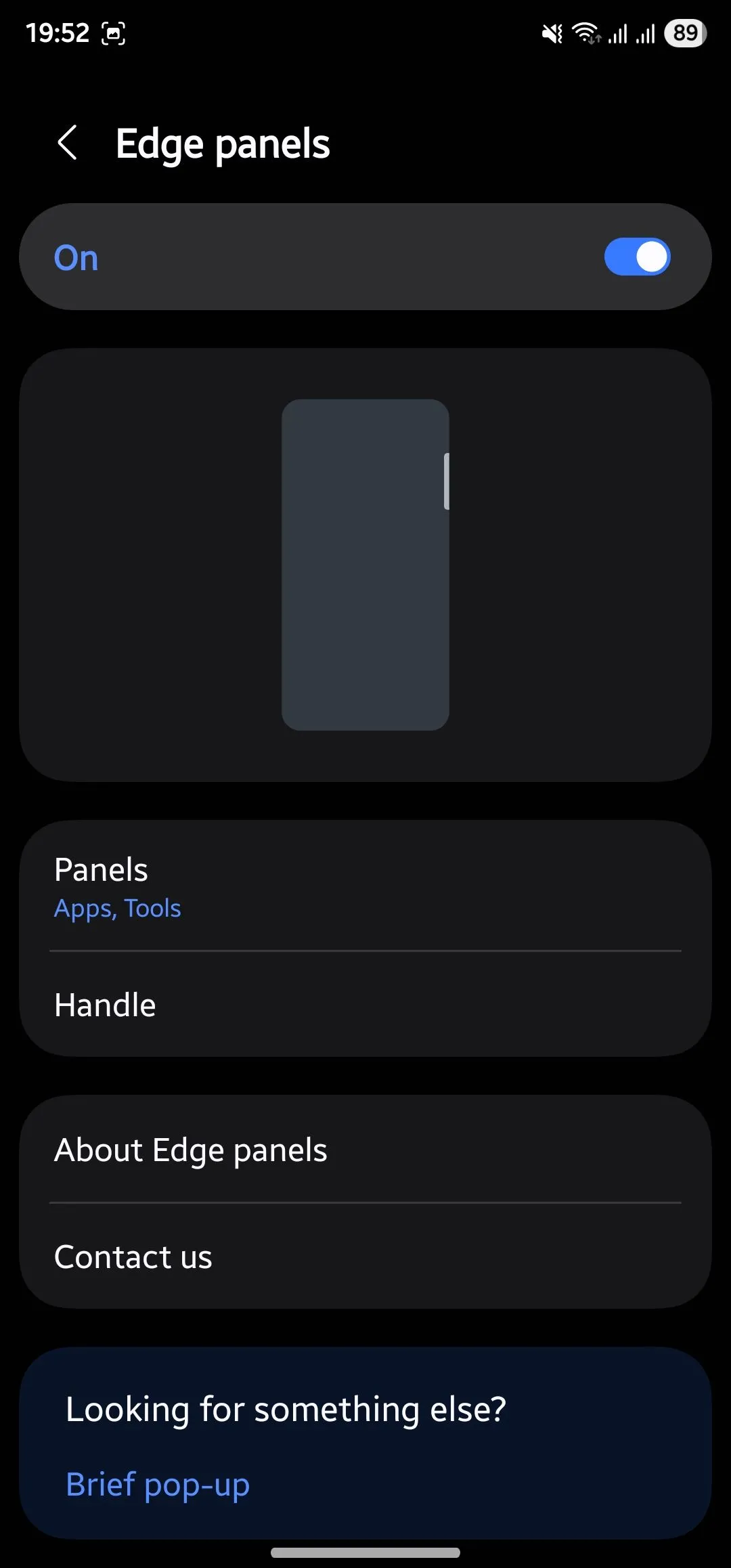Kích hoạt Bảng điều khiển cạnh (Edge panel) trong cài đặt hiển thị trên điện thoại Samsung.