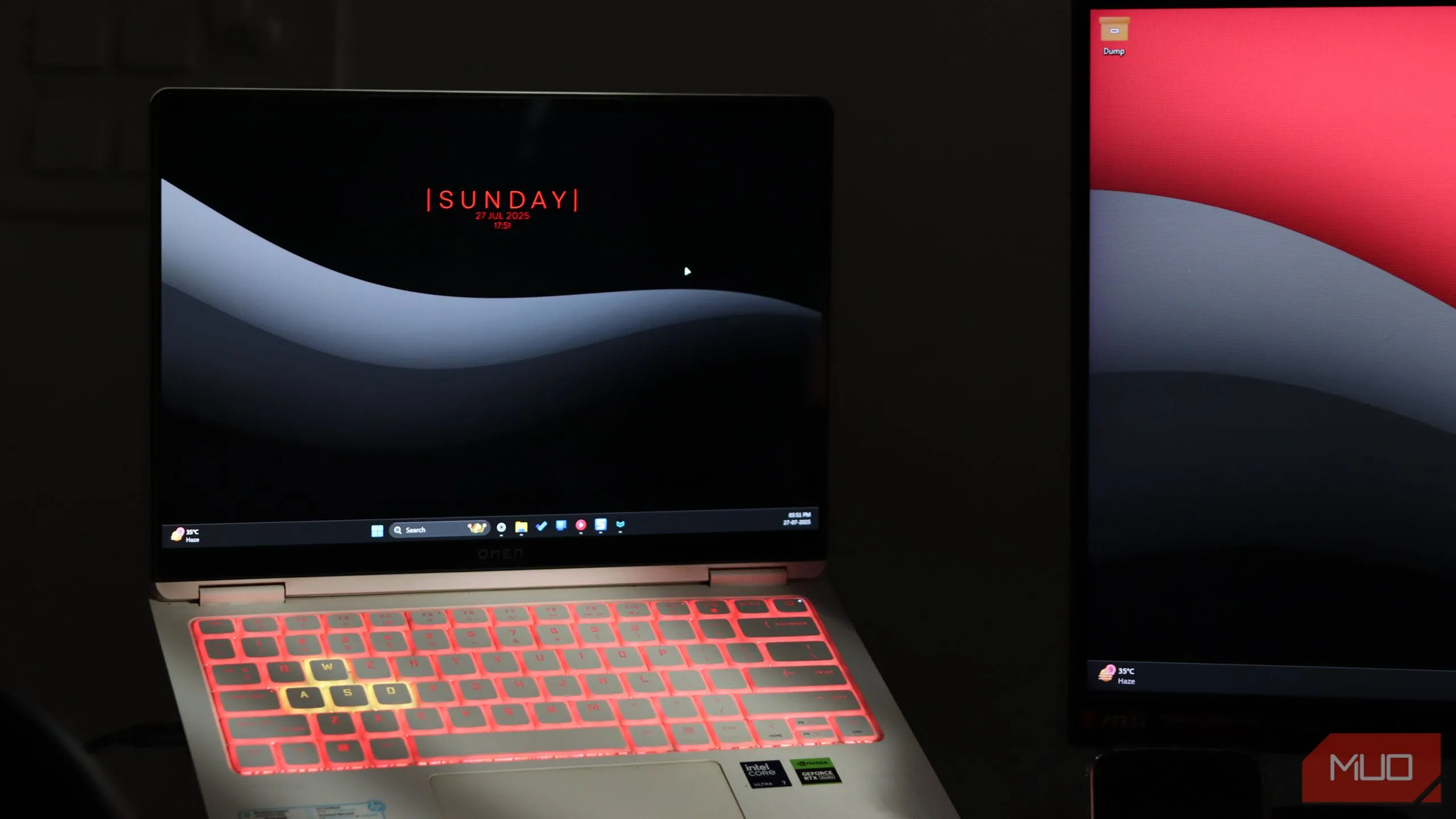Laptop HP Omen Transcend 14 với màn hình OLED, tượng trưng cho những thiết bị cao cấp cần được bảo vệ khỏi hiện tượng cháy màn hình.