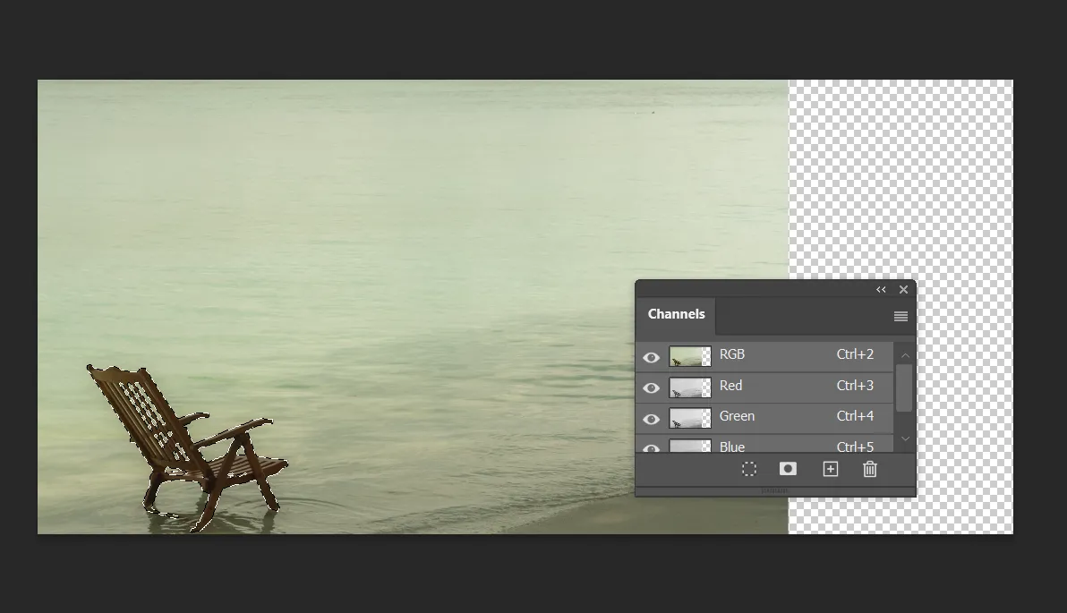 Lưu vùng chọn thành kênh Alpha mới trong bảng Channels của Photoshop để bảo vệ vùng đó khi thay đổi kích thước ảnh