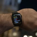 Màn hình Apple Watch Series 10 hiển thị thông tin tập luyện chi tiết trên ứng dụng Sức khỏe hợp nhất.