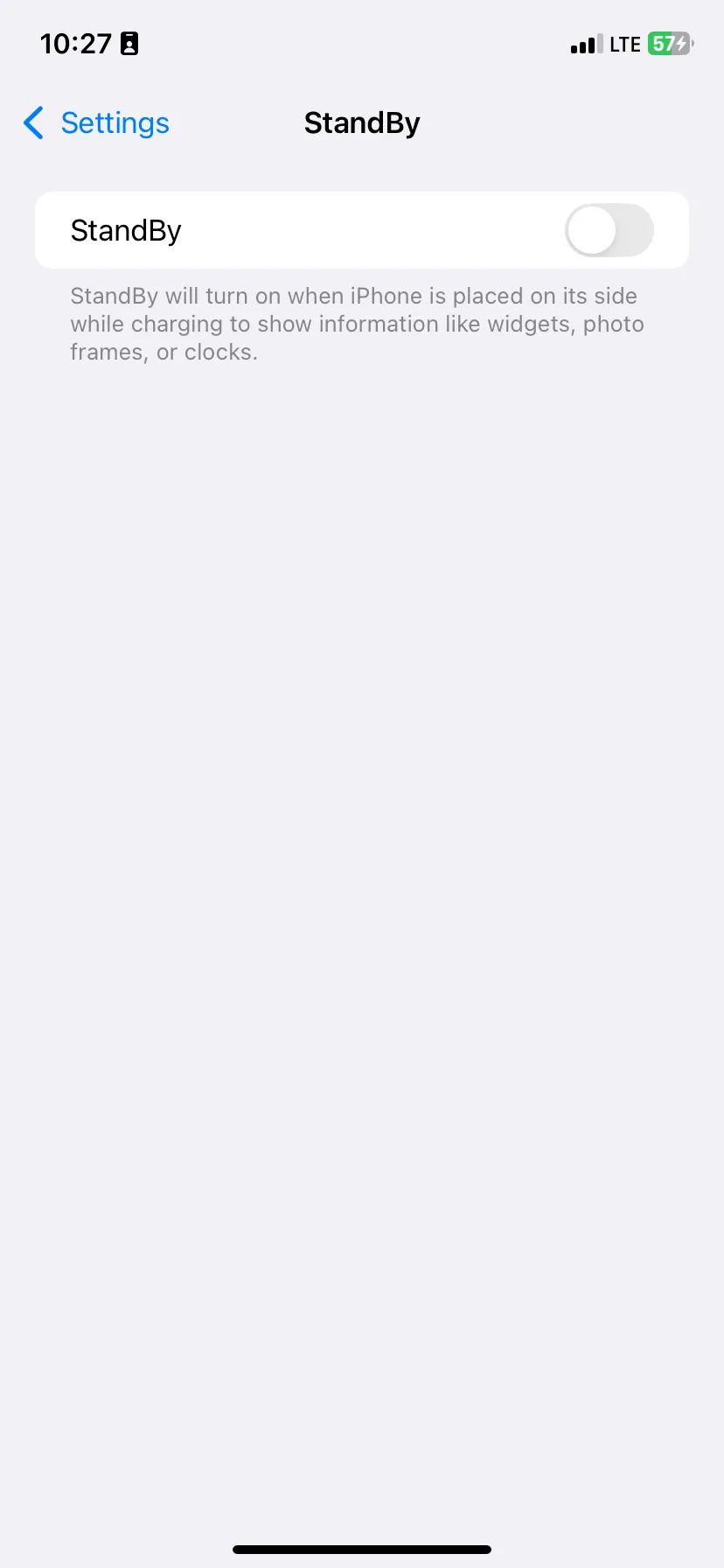 Màn hình cài đặt StandBy trên iPhone với công tắc đã tắt, minh họa cách vô hiệu hóa tính năng này.