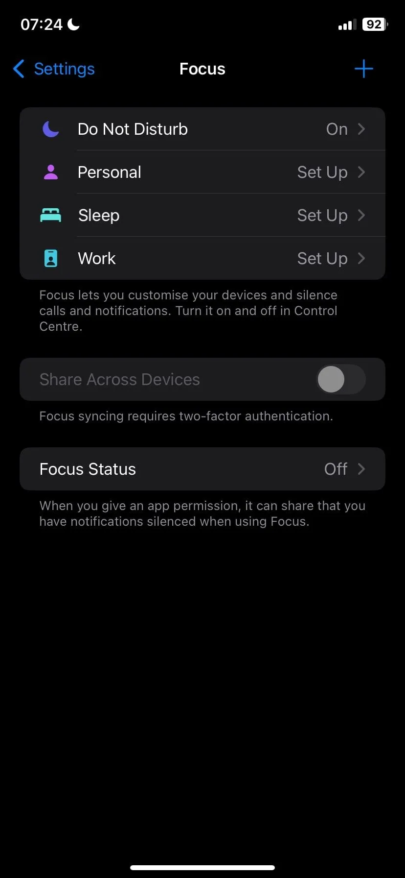 Màn hình Chế độ Tập trung (Focus Modes) trên iPhone hiển thị các tùy chọn như Không làm phiền, Cá nhân, Ngủ, và Làm việc