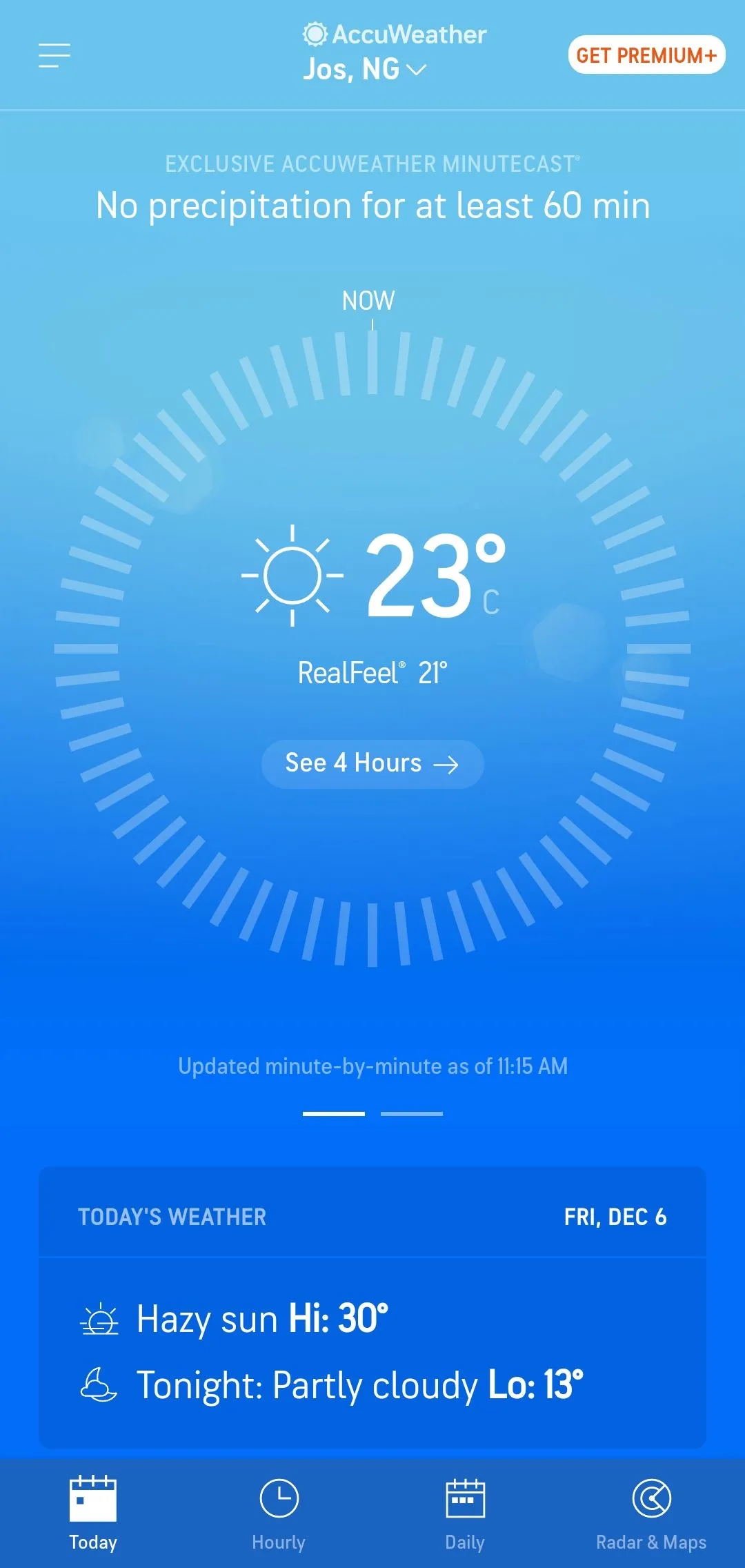 Màn hình chính AccuWeather hiển thị nhiệt độ RealFeel