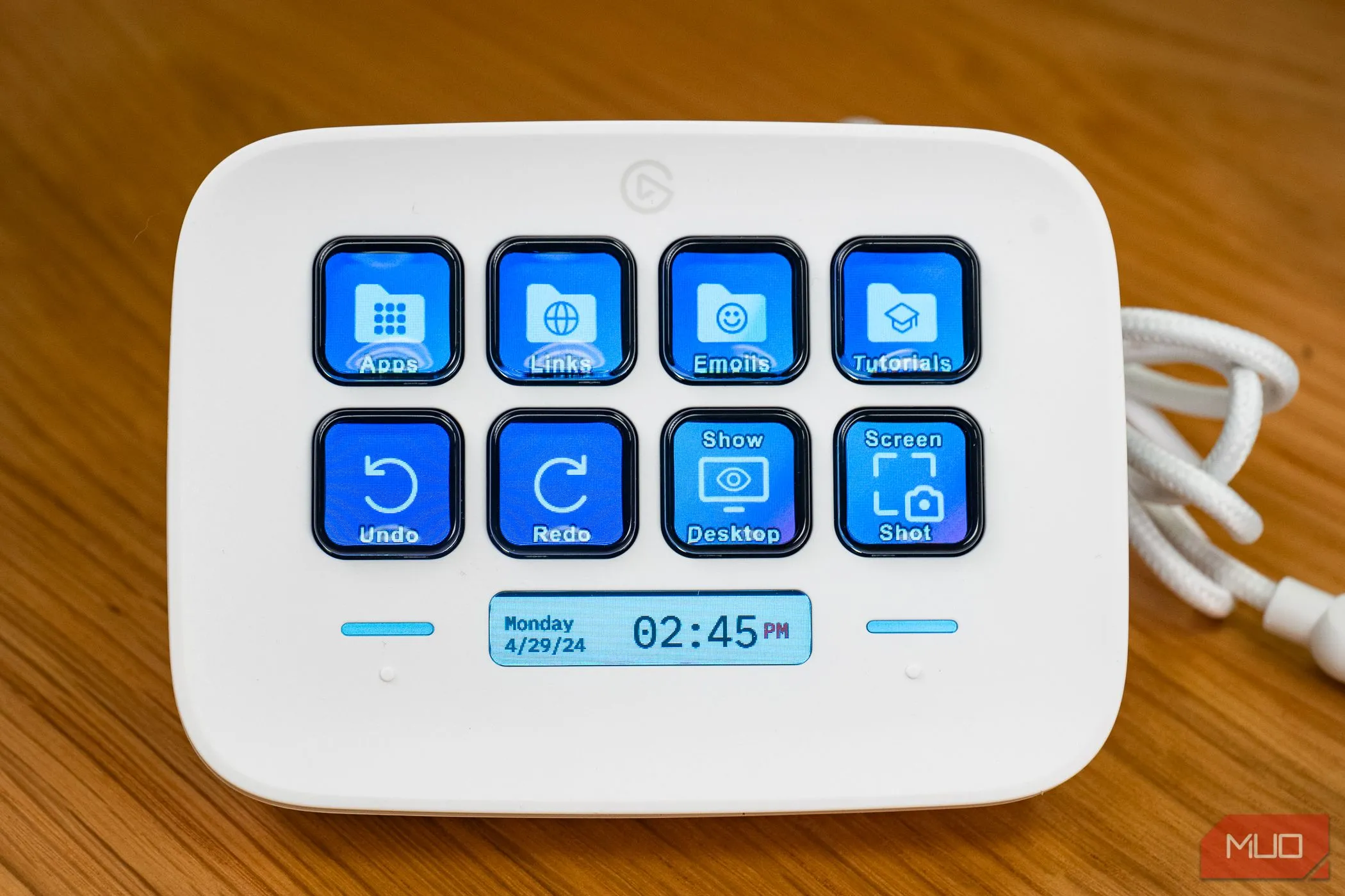 Màn hình Elgato Stream Deck Neo hiển thị giao diện mặc định, tượng trưng cho sự tiện lợi khi truy cập nhanh các shortcut.