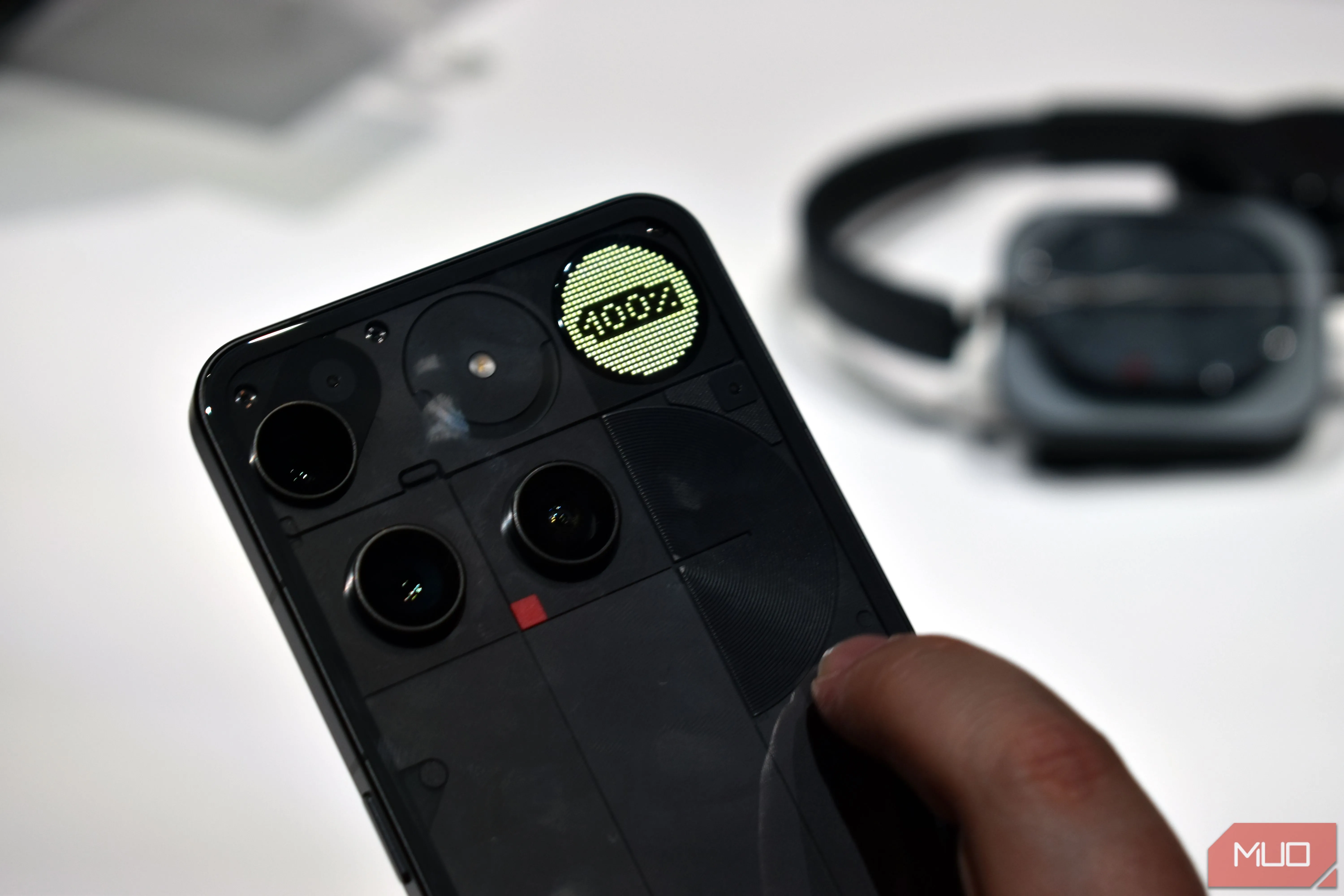 Màn hình Glyph Matrix trên Nothing Phone 3 phiên bản màu đen