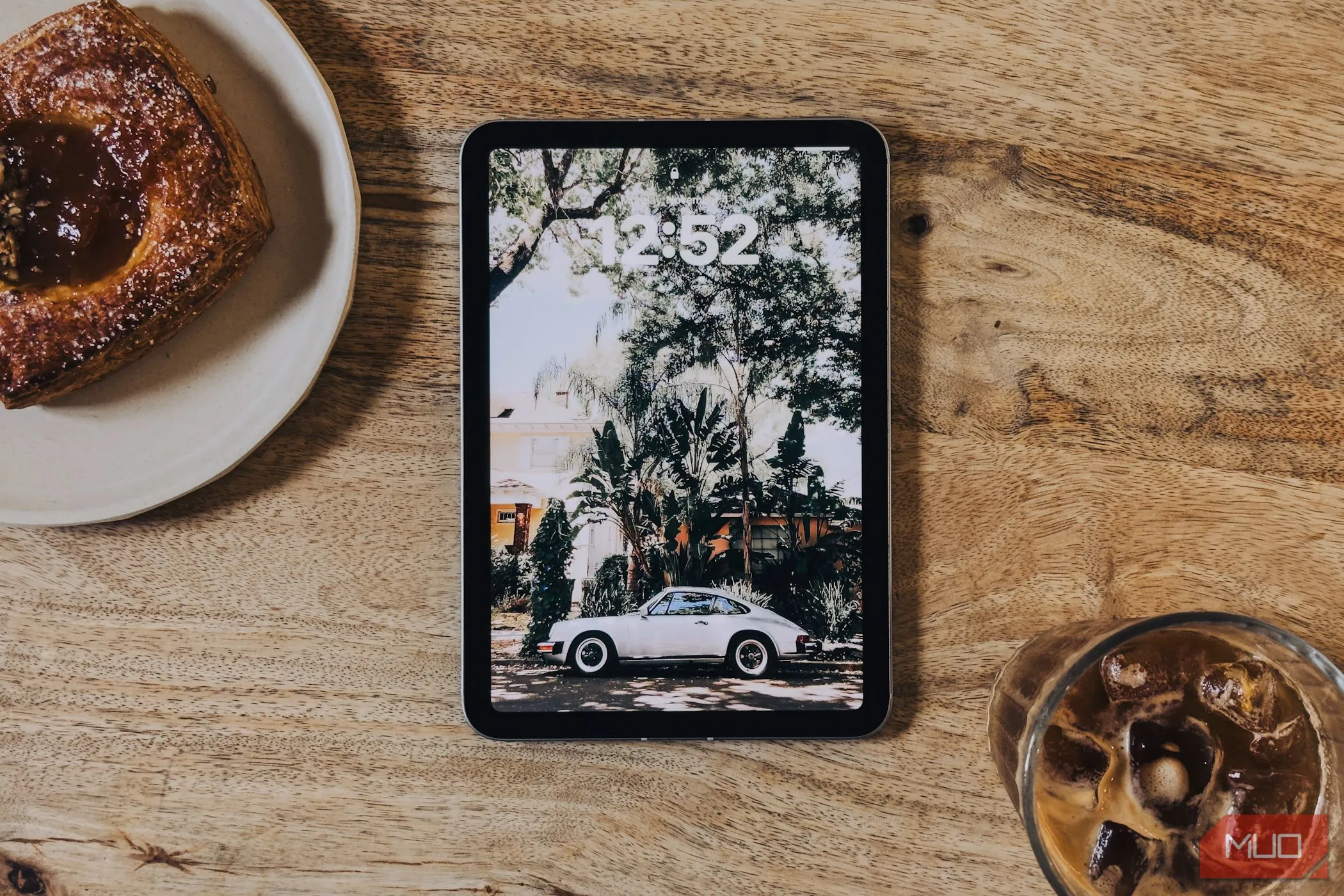 Màn hình iPad Mini A17 Pro hiển thị giao diện sắc nét, minh họa sức mạnh chip A17 Pro cho các ứng dụng nặng.