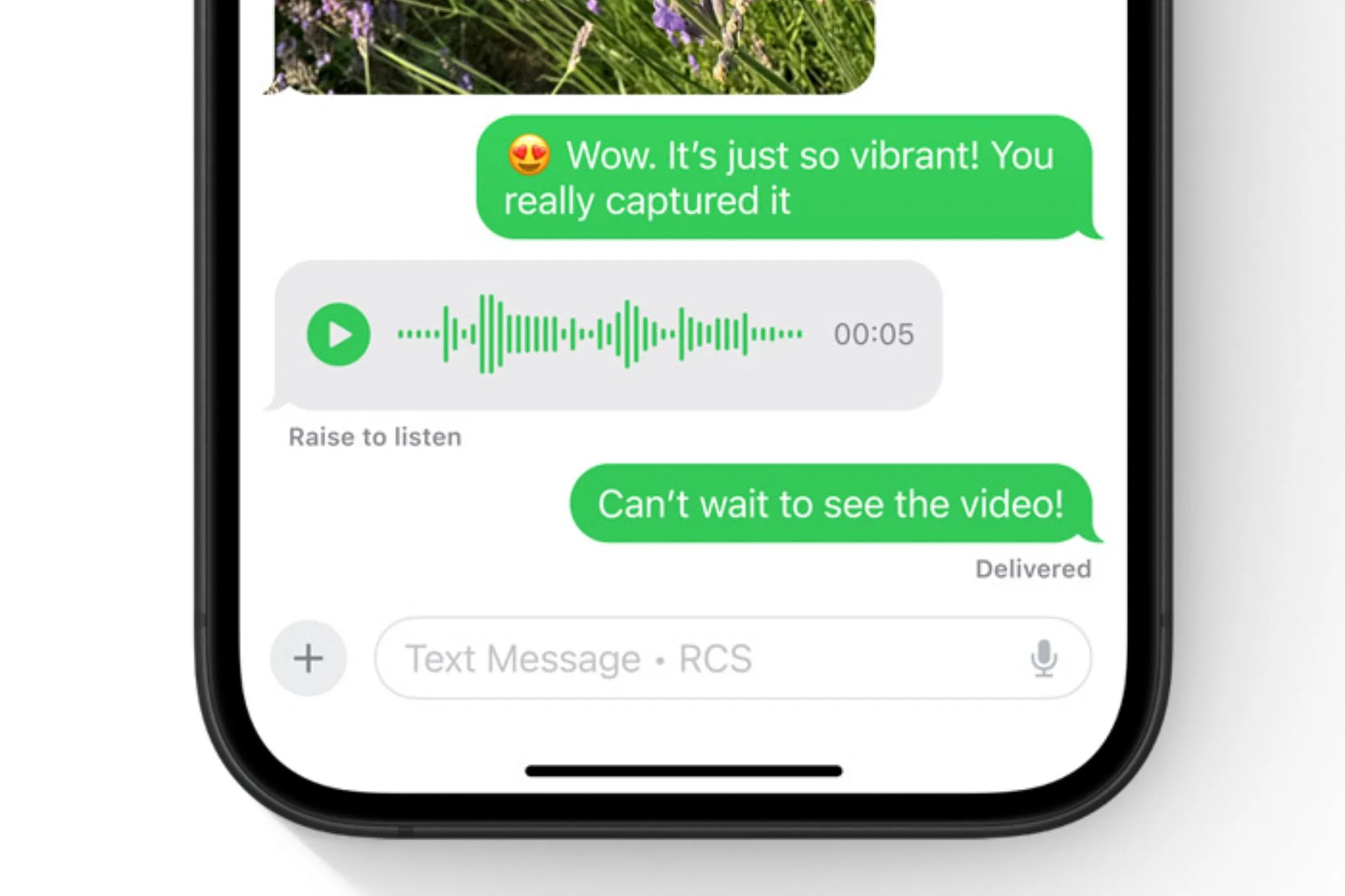 Màn hình iPhone hiển thị giao diện tin nhắn RCS, minh họa tính năng mới giúp cải thiện trải nghiệm nhắn tin giữa iPhone và Android.