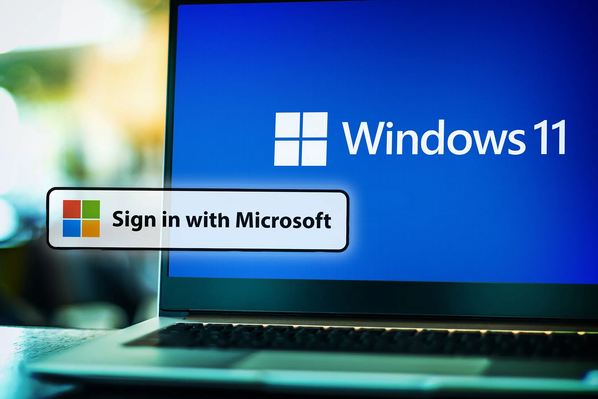 Màn hình laptop hiển thị giao diện Windows 11, tượng trưng cho sự phụ thuộc vào hệ sinh thái và tài khoản duy nhất khi sử dụng các dịch vụ đăng nhập.