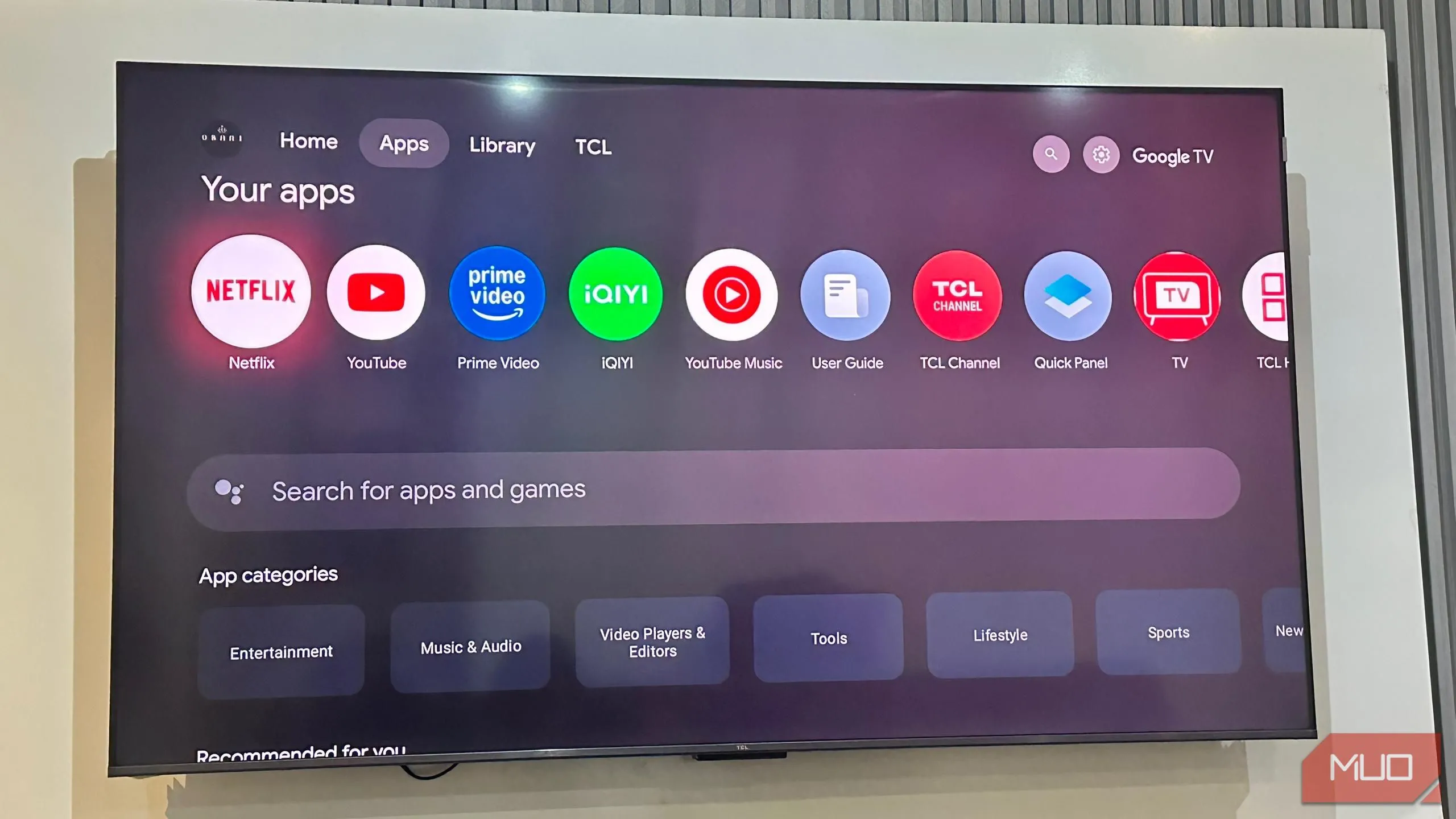 Màn hình ngăn kéo ứng dụng (app drawer) của Smart TV Hisense, minh họa việc xuất hiện các ứng dụng lạ