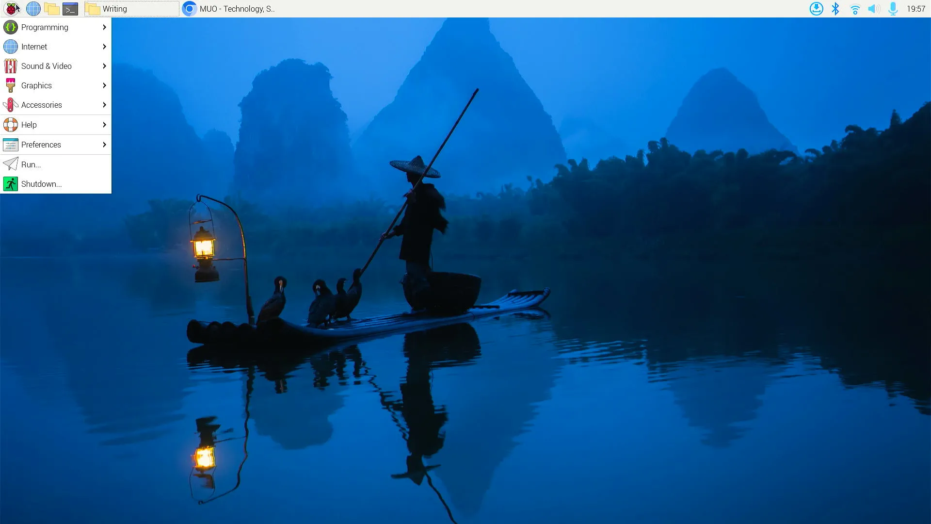 Làm Sao Để Dọn Dẹp Màn Hình Desktop Windows 10 & 11 Cực Gọn Gàng?