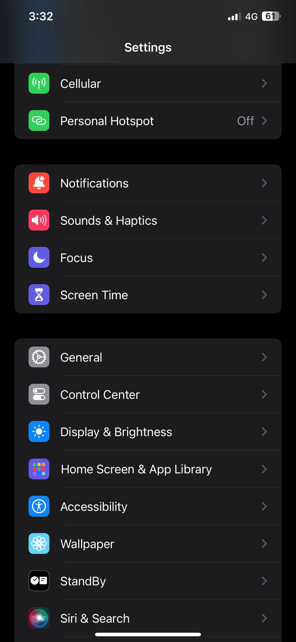 Màn hình ứng dụng Cài đặt trên iPhone chạy iOS 17, hiển thị đường dẫn đến cài đặt Trợ năng.