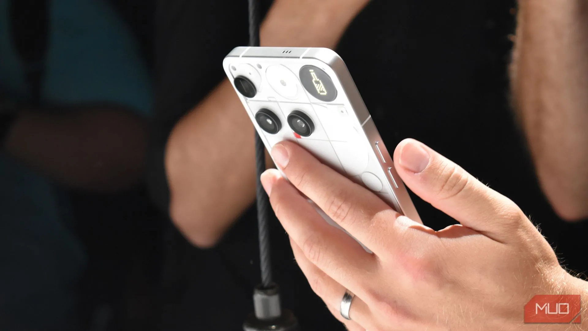 Mặt sau Nothing Phone 3 với ma trận đèn Glyph Matrix