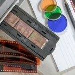 Máy scan chuyên dụng đang số hóa các cuộn film và slide ảnh cũ