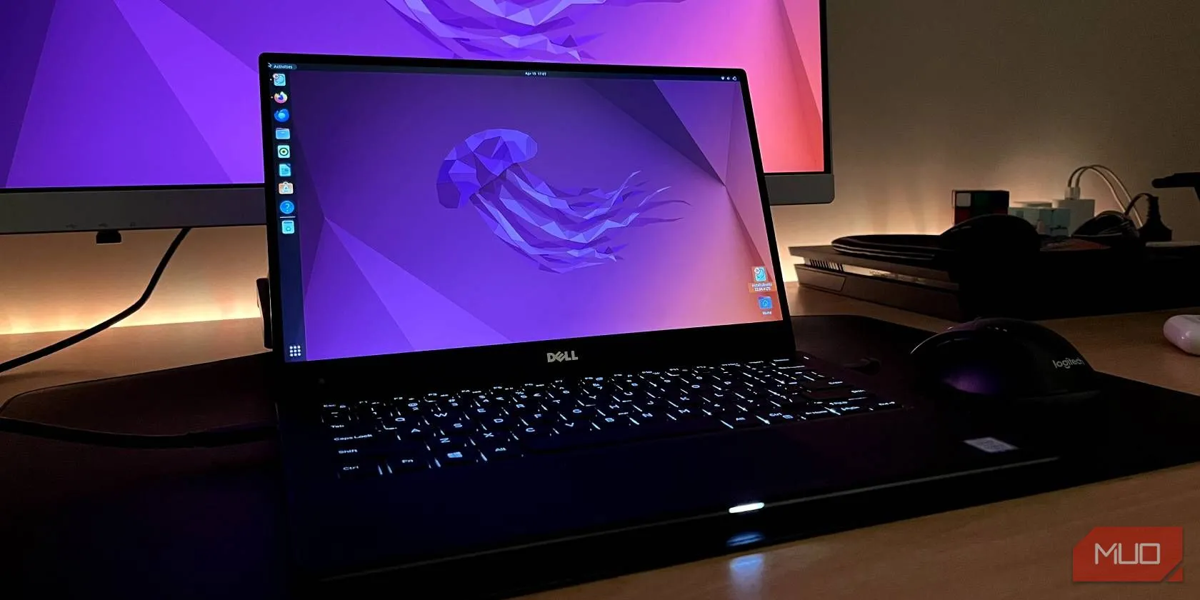 Máy tính Dell XPS 13 cài đặt hệ điều hành Ubuntu Linux