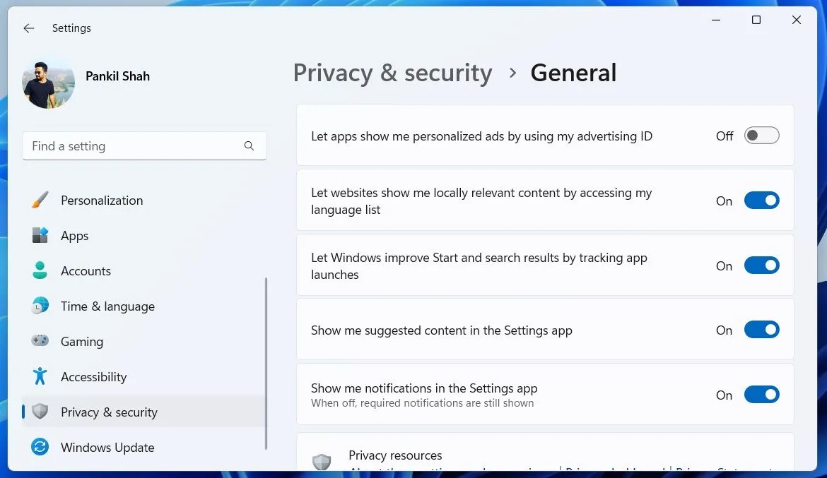 Menu cài đặt quyền riêng tư trên Windows 11 hiển thị tùy chọn tắt theo dõi quảng cáo cá nhân hóa