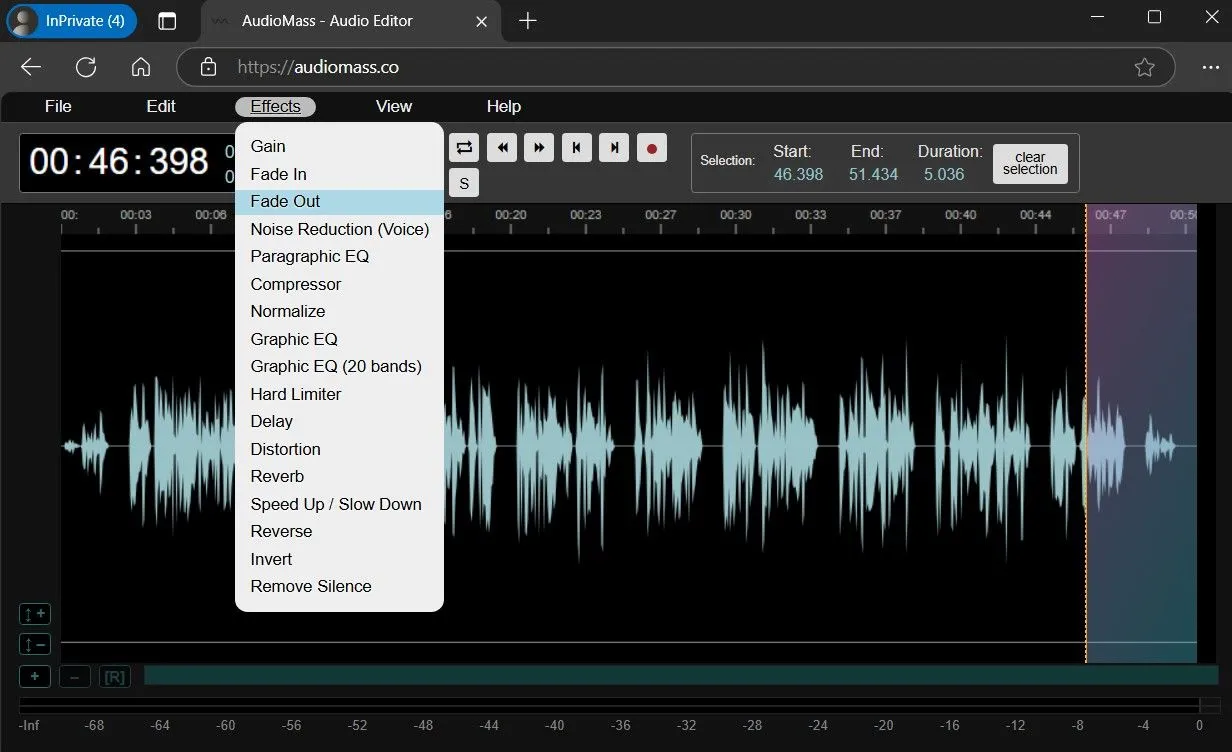 Menu &quot;Effects&quot; của trình chỉnh sửa âm thanh AudioMass hiển thị tùy chọn Fade Out để áp dụng hiệu ứng.
