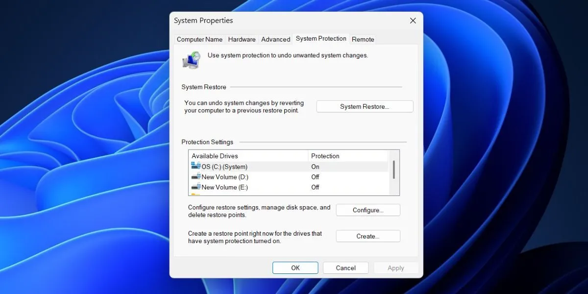 Mở công cụ System Restore từ cửa sổ Thuộc tính Hệ thống.