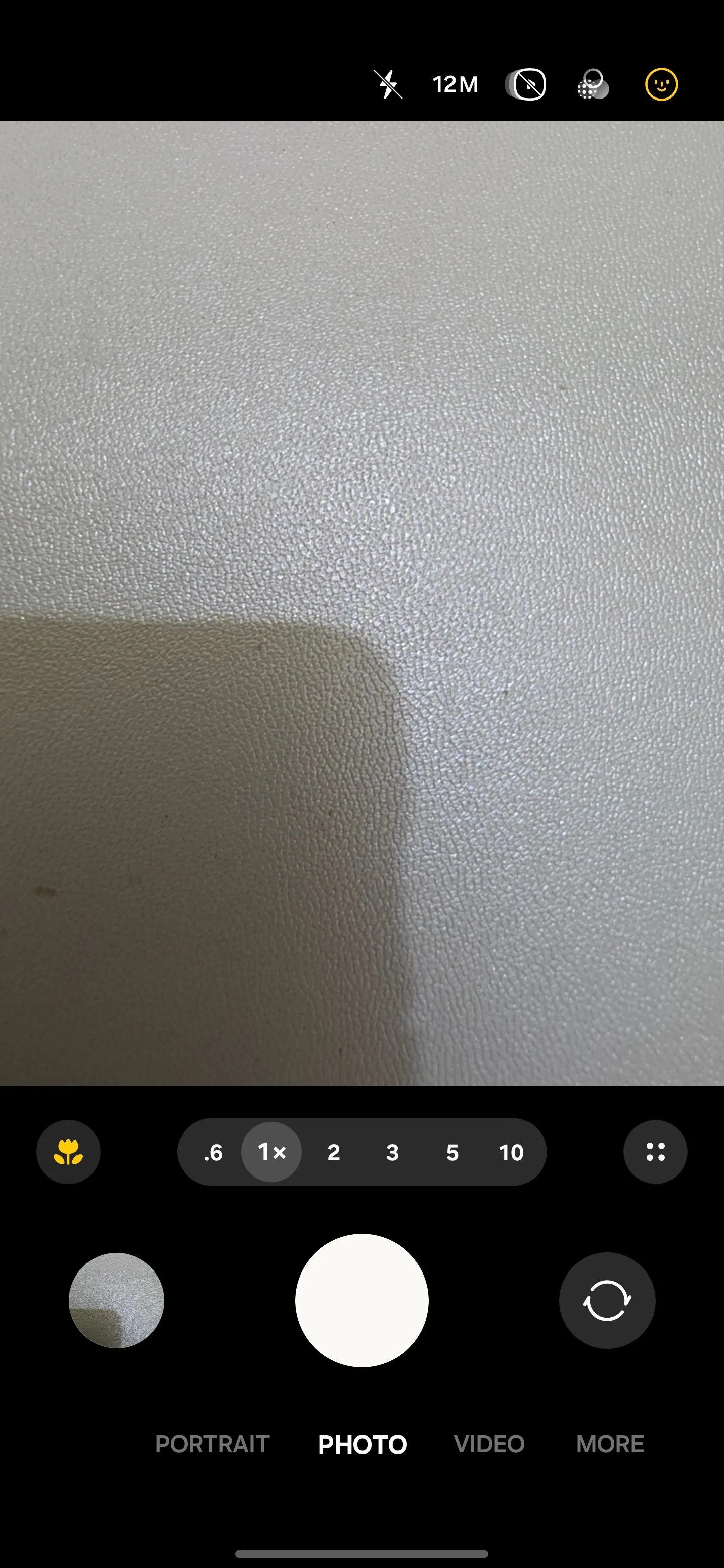 Mở ứng dụng camera trên điện thoại Samsung Galaxy S25 Ultra