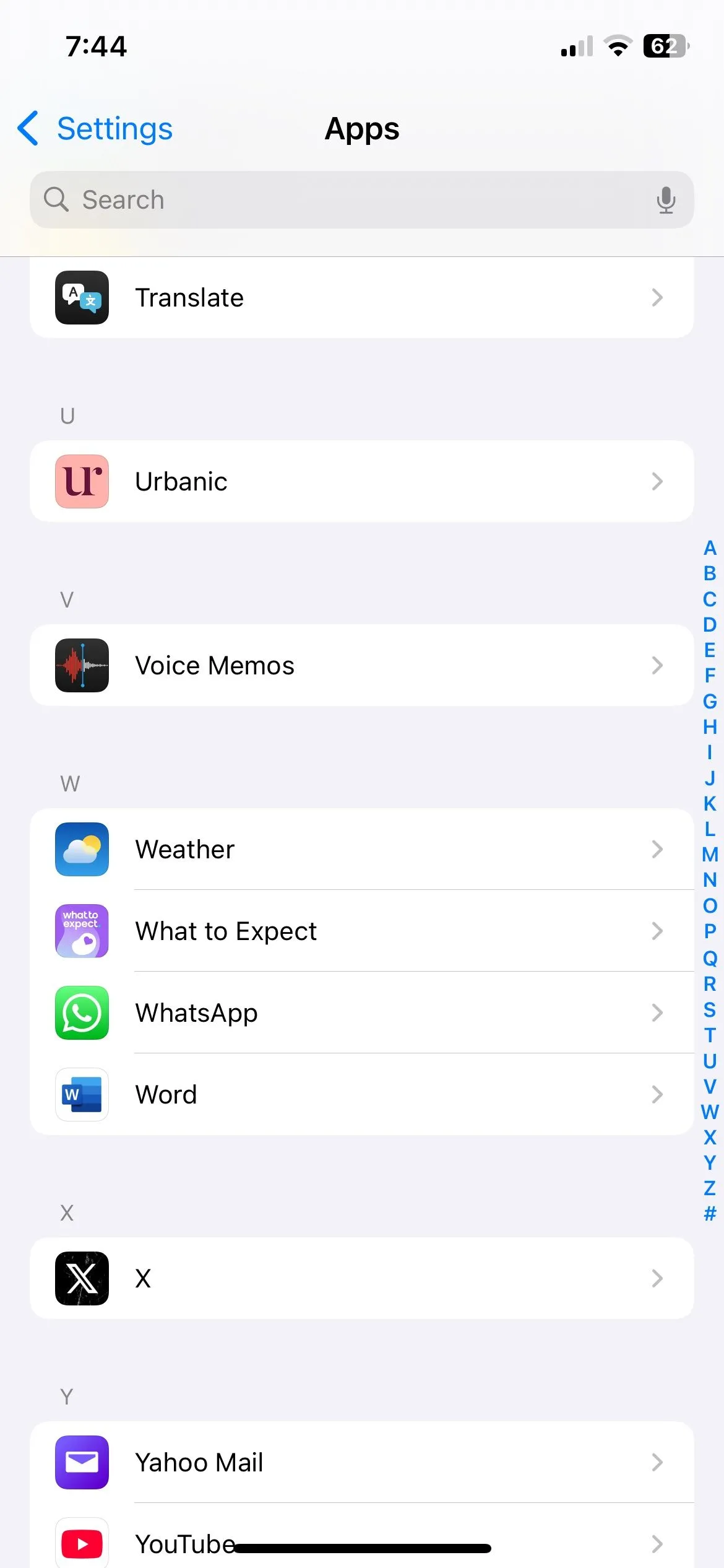 Mở ứng dụng Ghi âm (Voice Memos) từ danh sách ứng dụng trong Cài đặt iPhone