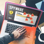 Người dùng đang quét tìm phần mềm gián điệp (spyware) trên laptop, màn hình hiển thị các dấu hiệu cảnh báo malware.