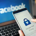 Người dùng đang xem cài đặt quyền riêng tư trên ứng dụng Facebook trên điện thoại thông minh, minh họa việc kiểm soát dữ liệu cá nhân.